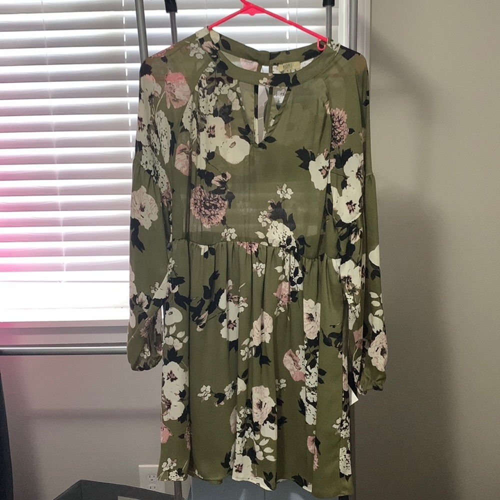 Summer/spring dress! Long sleeves with a modest neckline and keyhole detail.